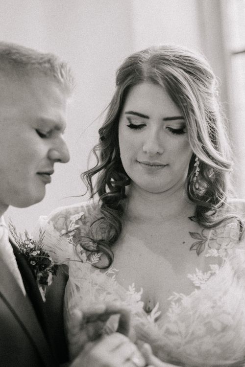 Brautpaar beim Tanz – bewegter Moment der Hochzeitsfeier, Hochzeitsfotografie Julia Kippes
