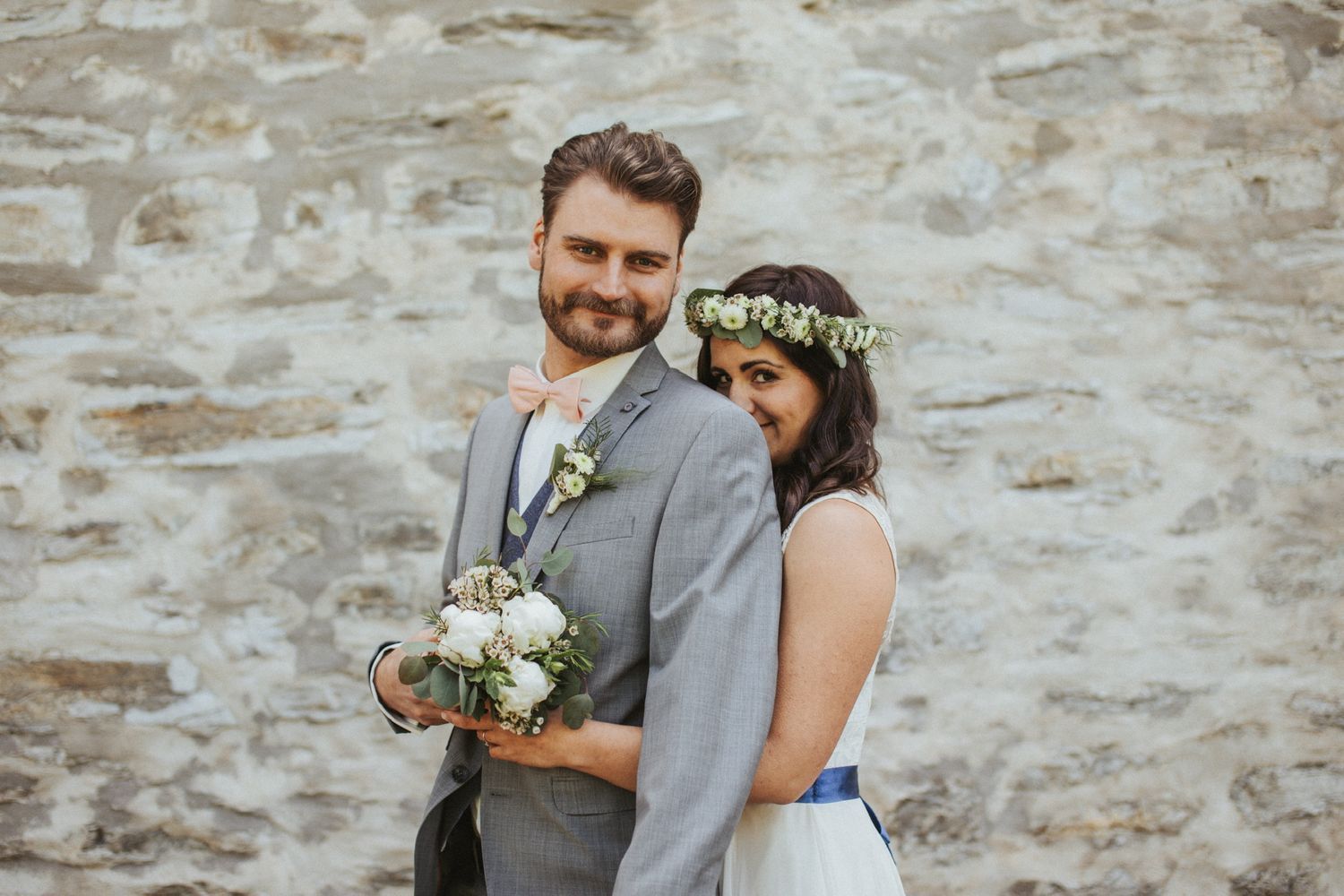 Brautpaar beim Paarshooting – stimmungsvoller Moment, Hochzeitsfotografin Julia Kippes